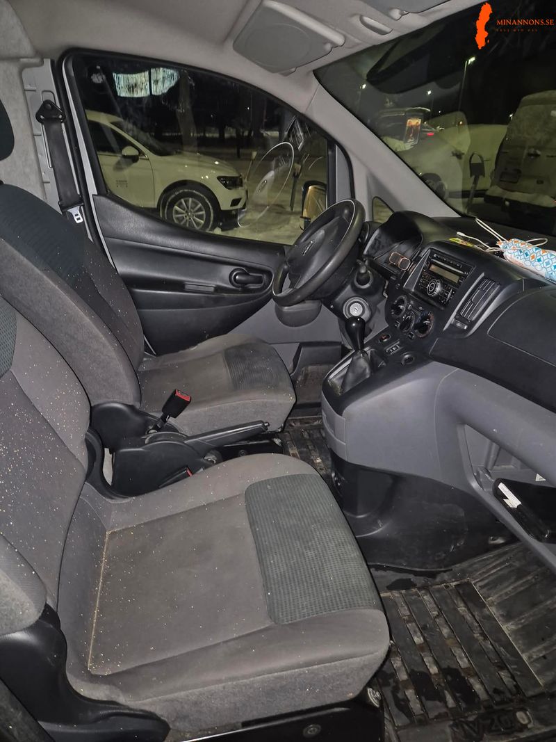 nissan-nissan-nv200