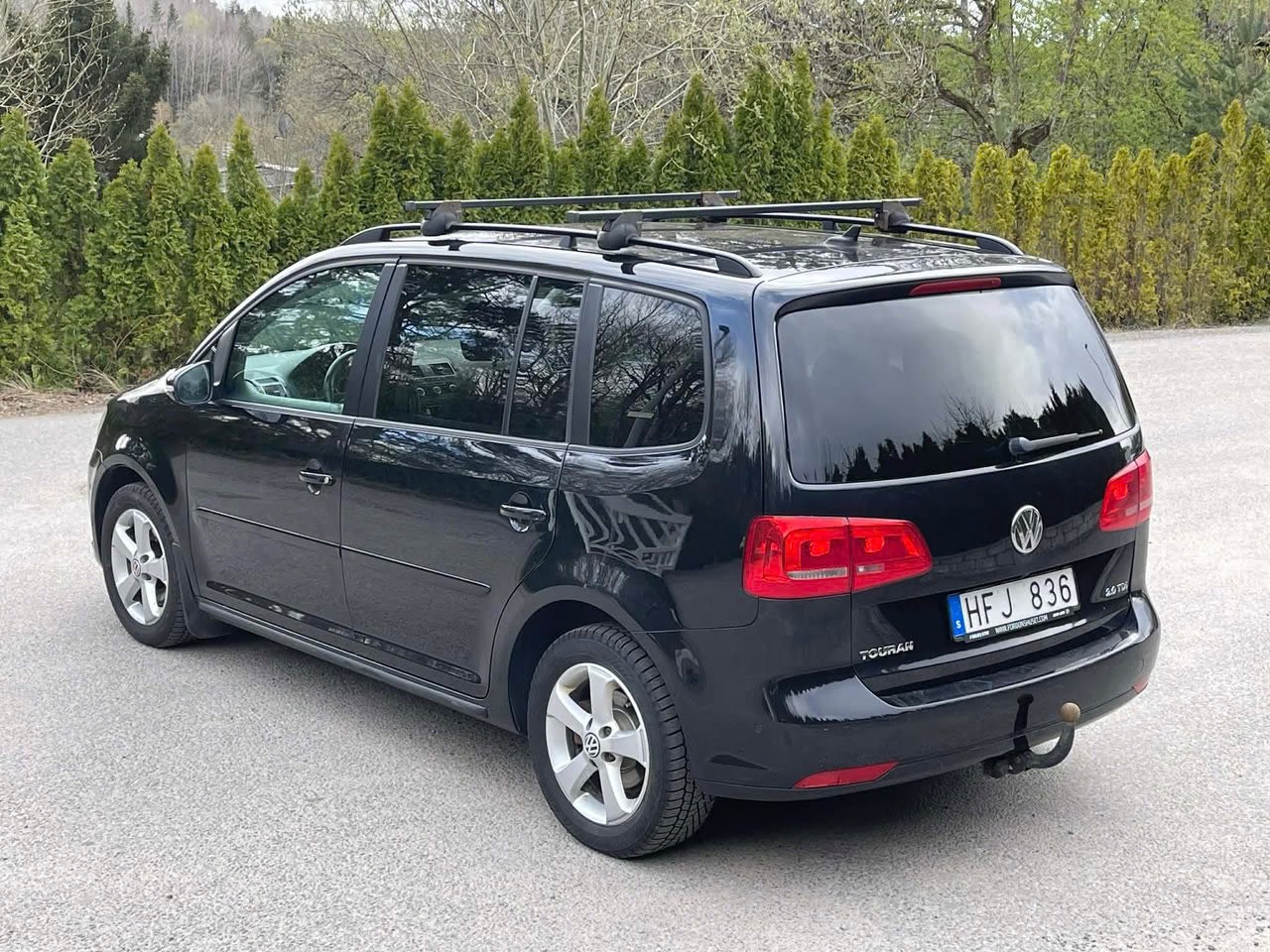volkswagen-touran-7-seater-20-tdi-dpf