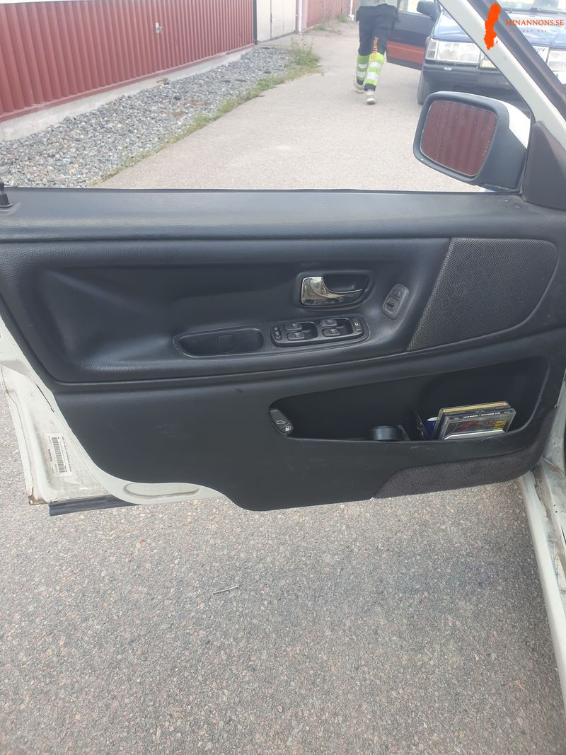 polis-volvo-v70