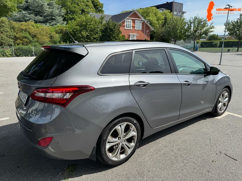 hyundai-i-30-16-crdi-panoramatak-nyservad