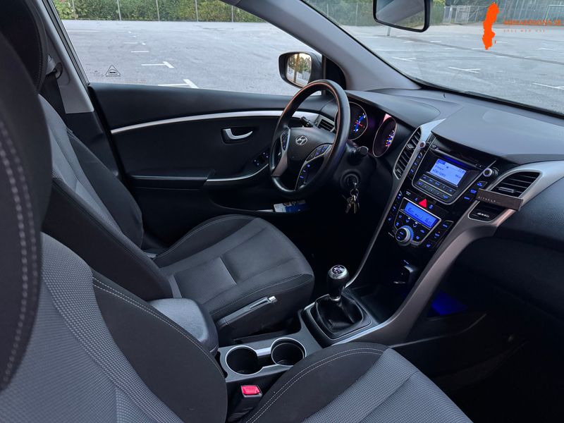 hyundai-i-30-16-crdi-panoramatak-nyservad