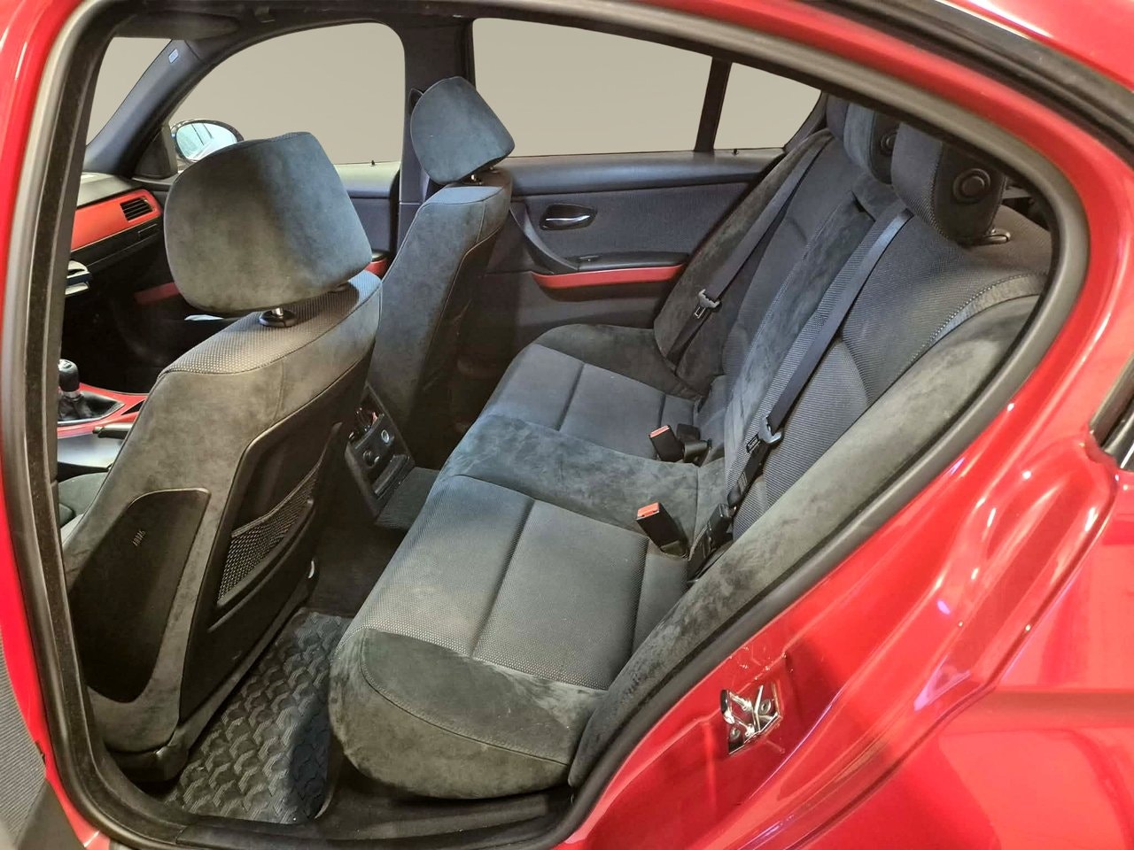 bmw-320i-sedan-manuell-170hk-2008