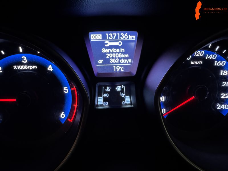hyundai-i-30-16-crdi-panoramatak-nyservad