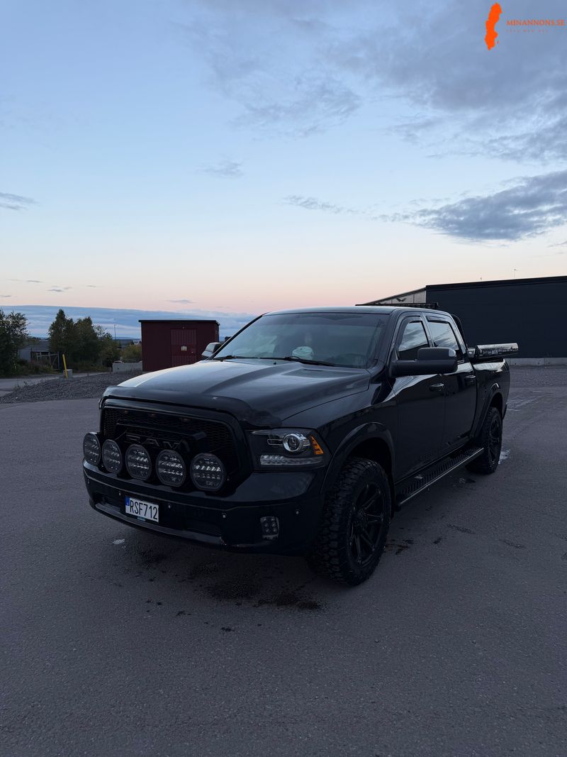 dodge-ram-1500-30-ecodiesel-30-d-v6-4x4