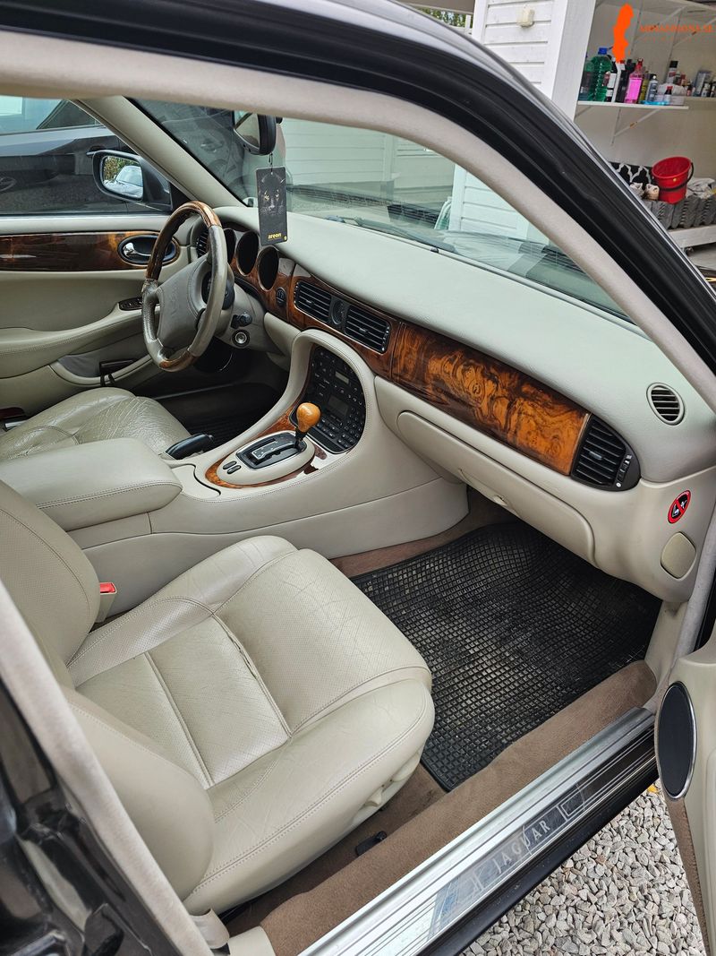 jaguar-jaguar-xjr