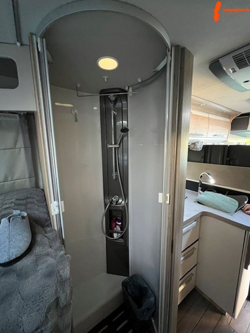 knaus-sky-i-700-leg