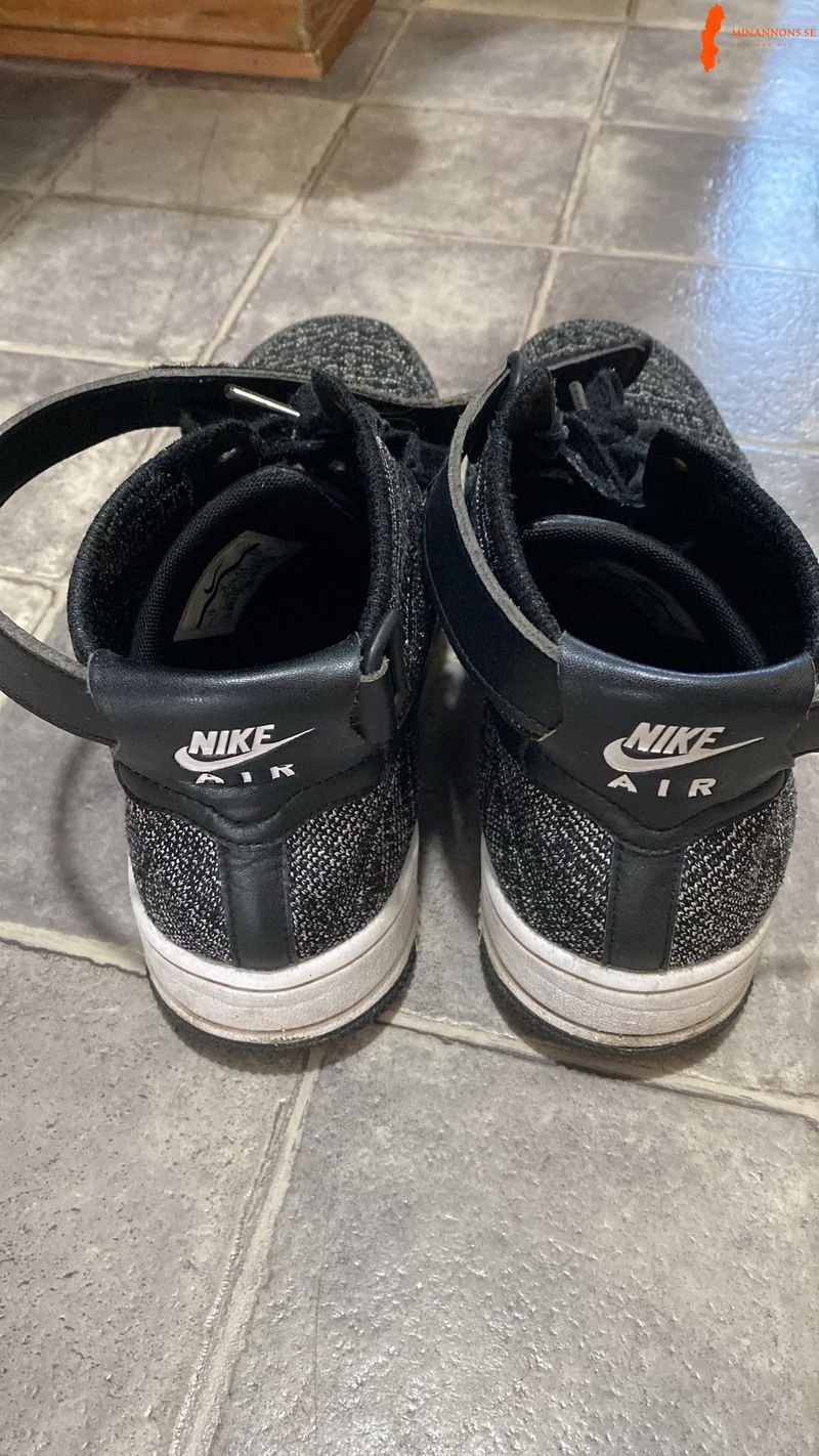nike-air-force-1-ultra-flyknit-mid-strl-44-350-kr