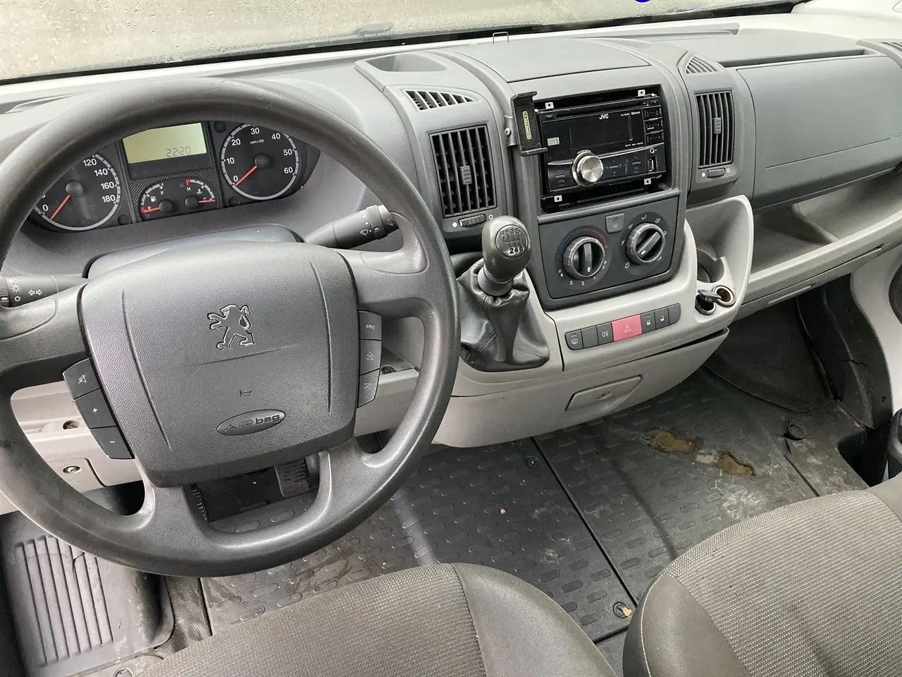 peugeot-boxer-van-335-22-hdi