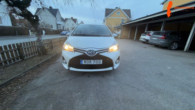 toyota-yaris-15-hybrid-2015-automat