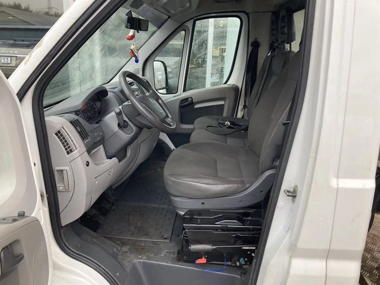 peugeot-boxer-van-335-22-hdi