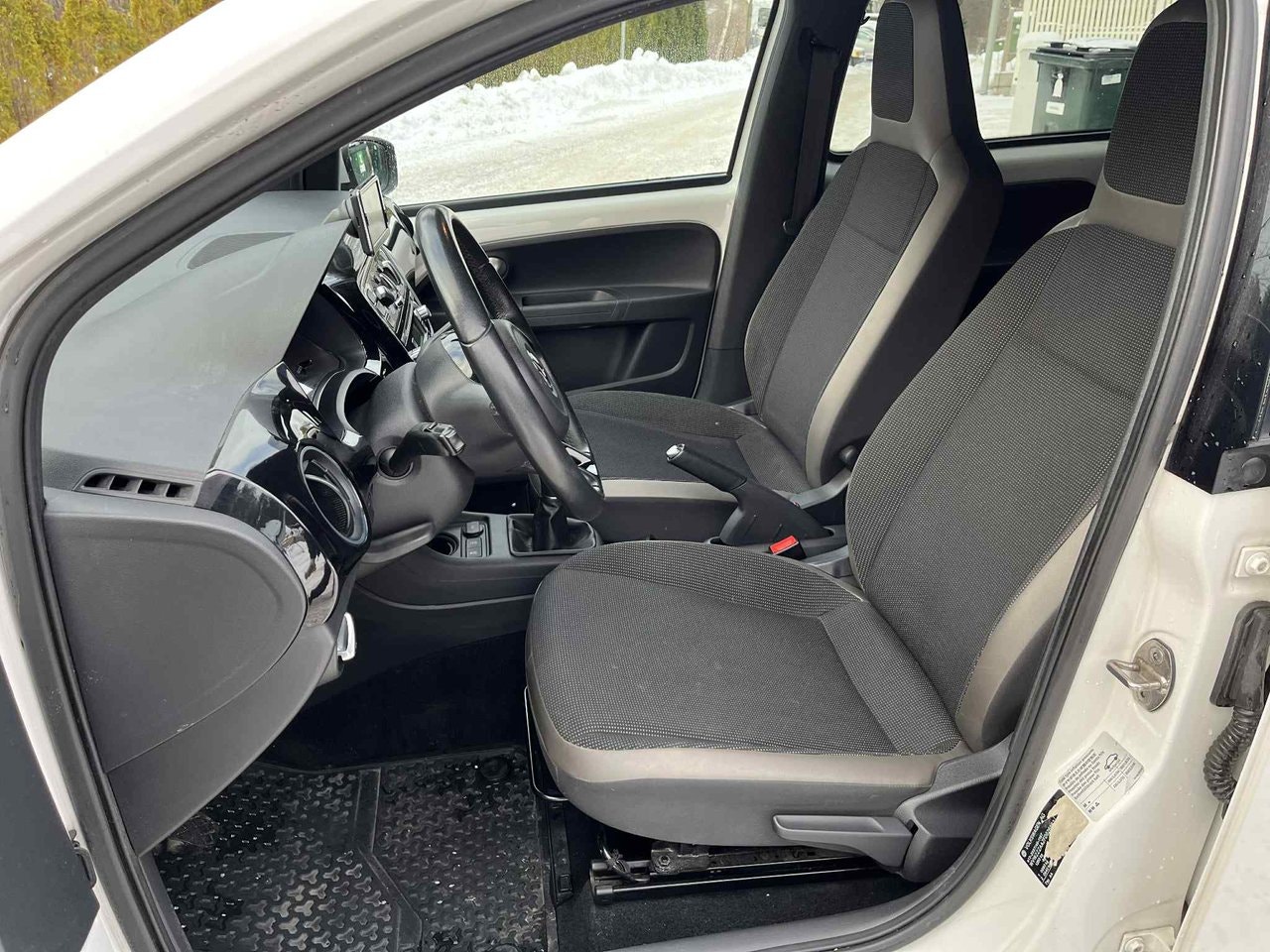 volkswagen-up-5-dorrar-10-mpi