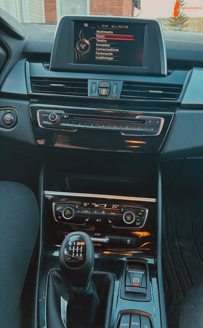 bmw-218i-grand-tourer-2017