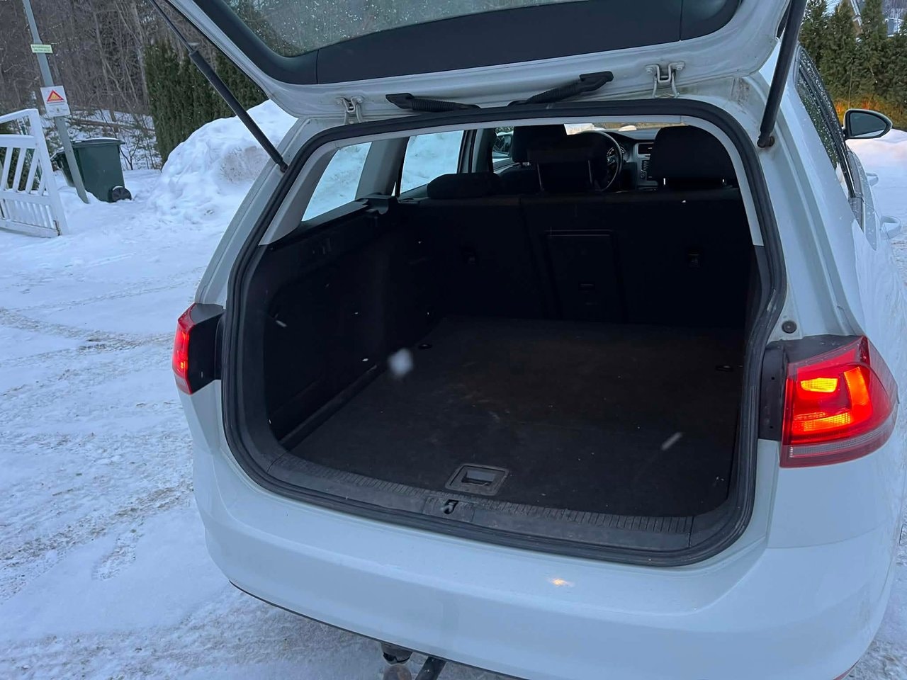 volkswagen-golf-sportscombi-16-tdi-dpf-bluemotion