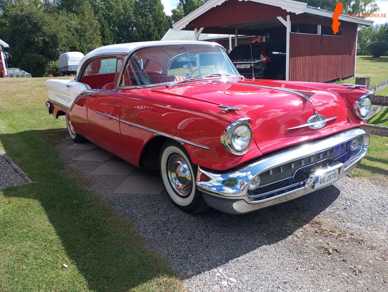 oldsmobile-1957-4dr-ht