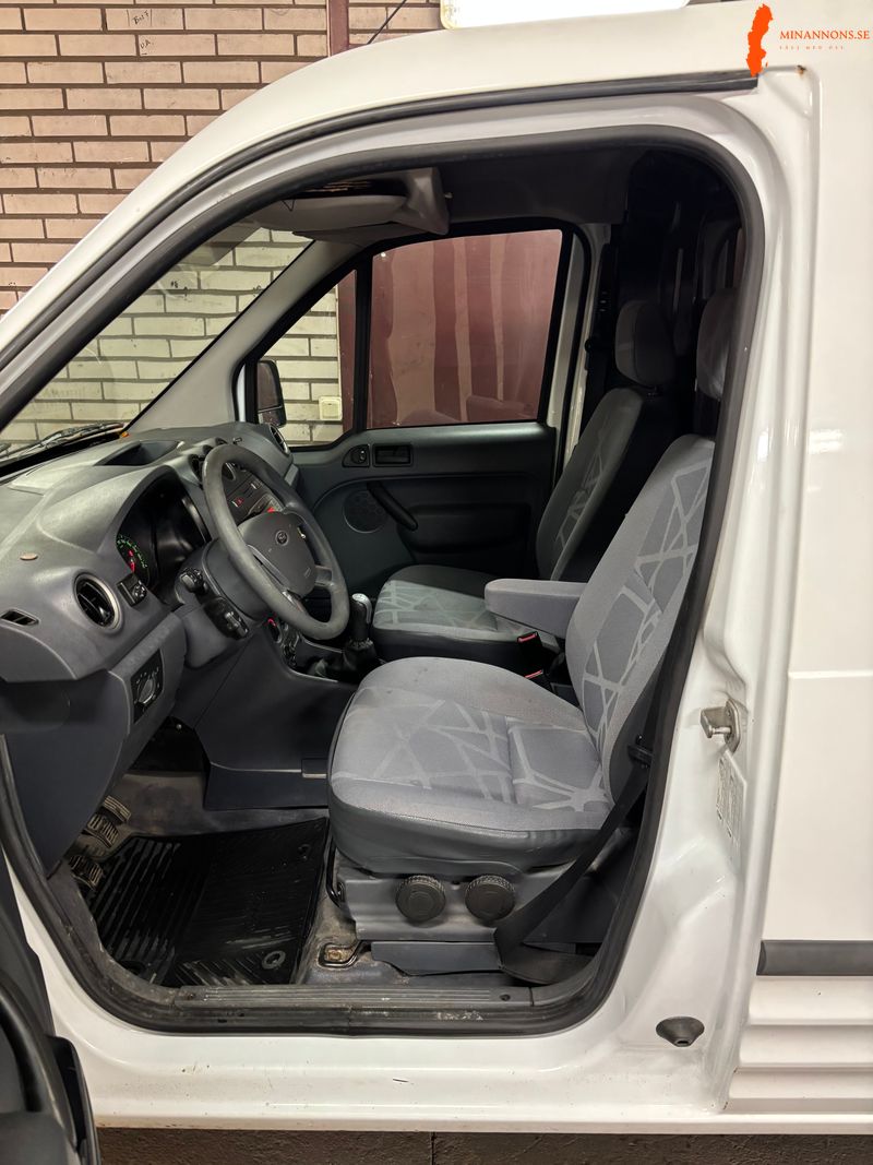 ford-transit-connect-t220-18tdci-90hk-dragkrok-2011