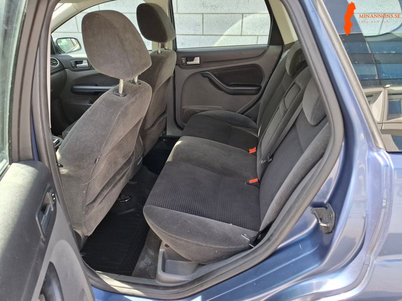 ford-focus-20-ghia-kombi-06-automat