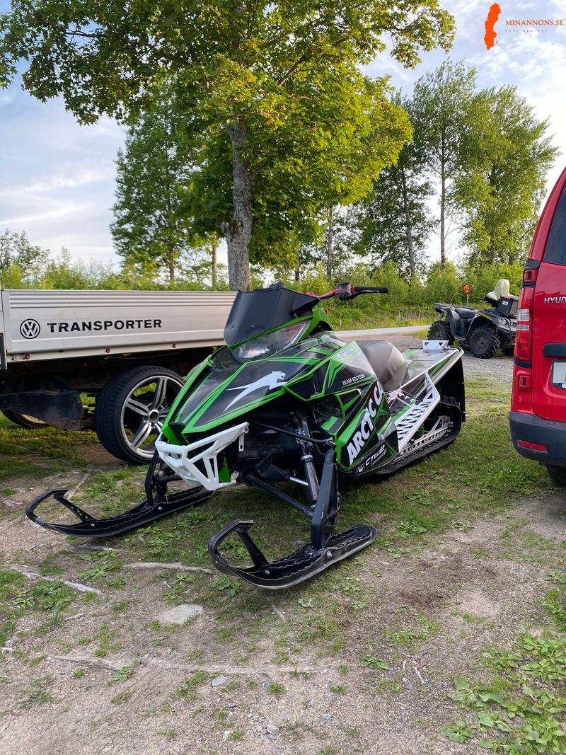 arctic-cat-m8000-2015