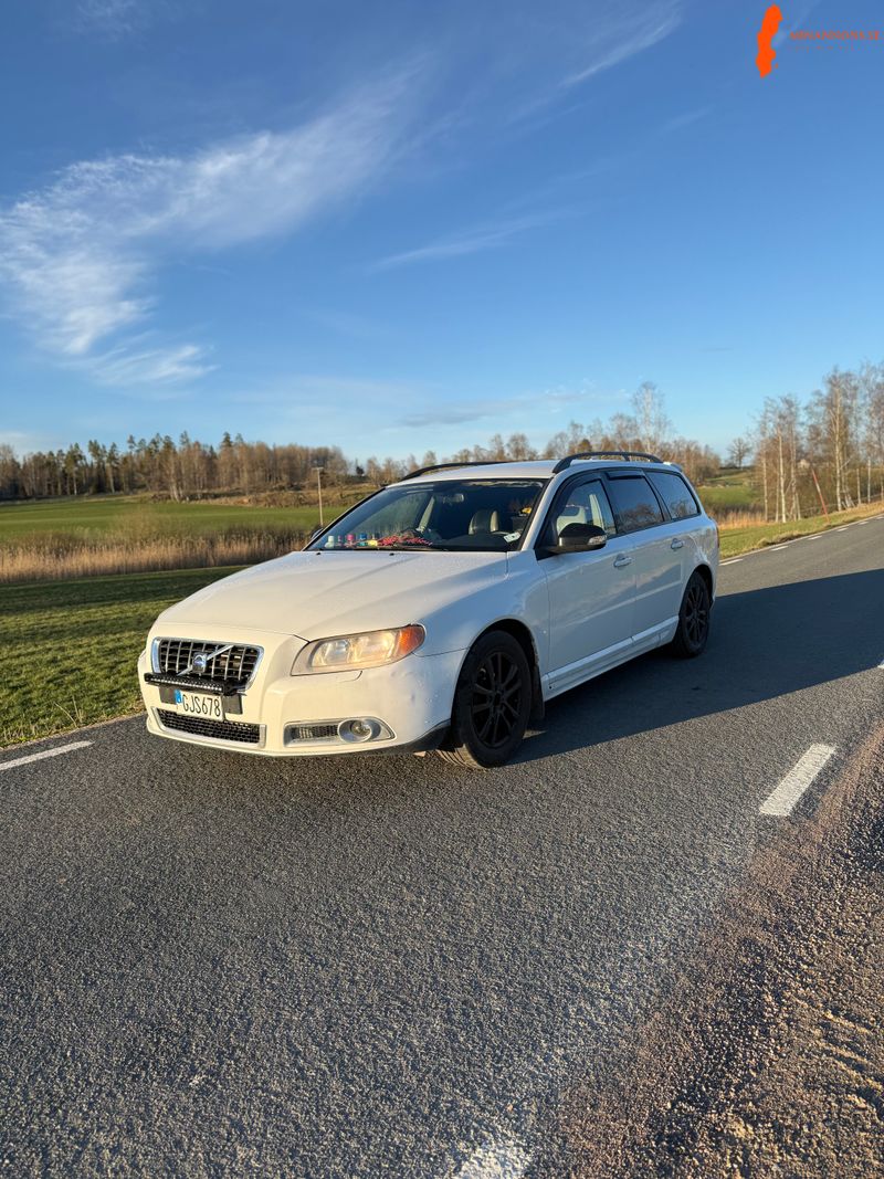 a-traktor-volvo-v-70-fas-2-bud