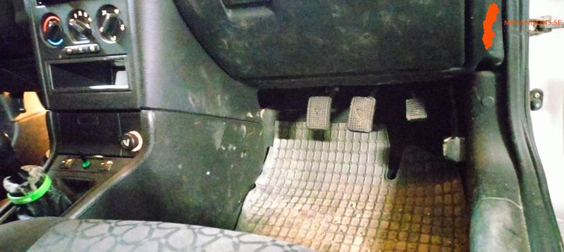 en-prisvard-bil-med-dubbelkommando-for-ovningskorning