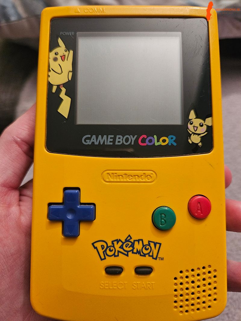 gameboy-pikachu-edition-pokemon-gold