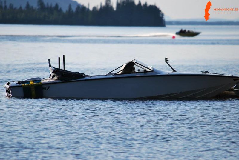 Smuggler 18 med V8