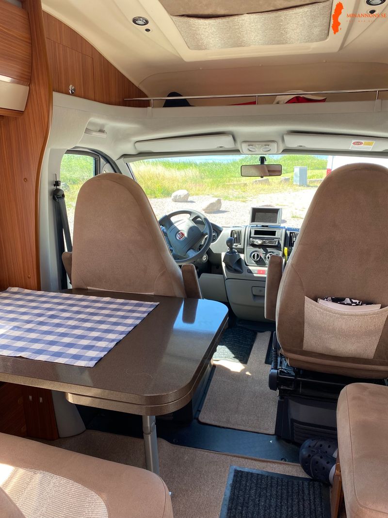adria-coral-s670sl-2011