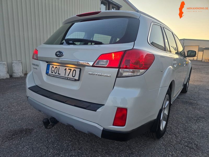 subaru-legacy-25i-awd