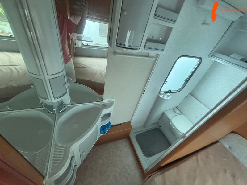 adria-uncia-b-502up-nybesiktigad1999fortaltmarkisdusch