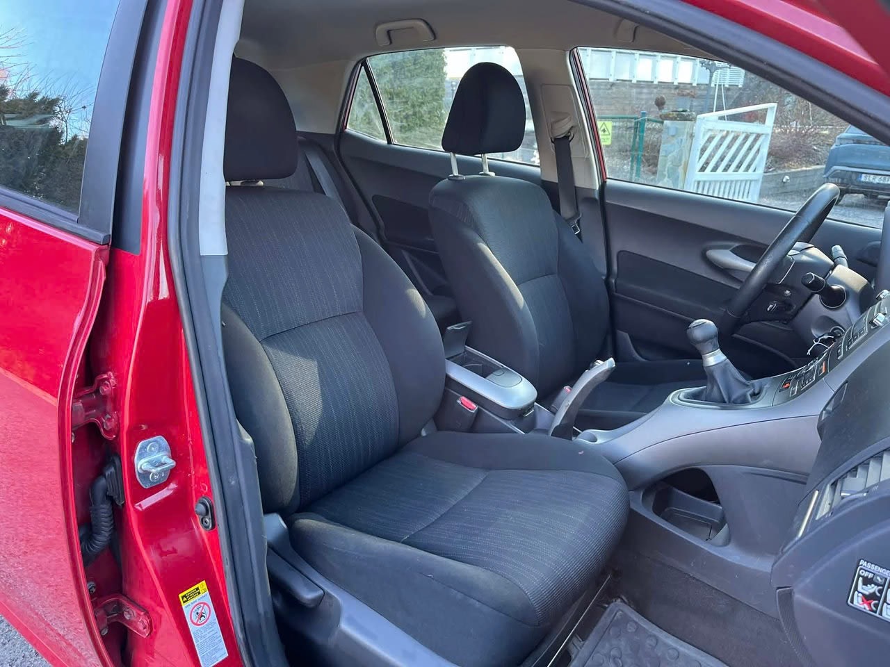 toyota-auris-5-dorrar-16-dual-vvt-i