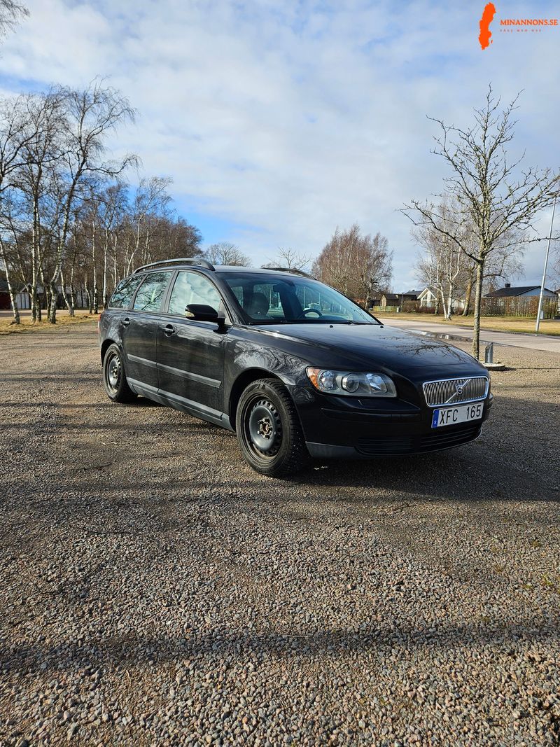 volvo-v50-24i-nybesiktad-och-nyservad
