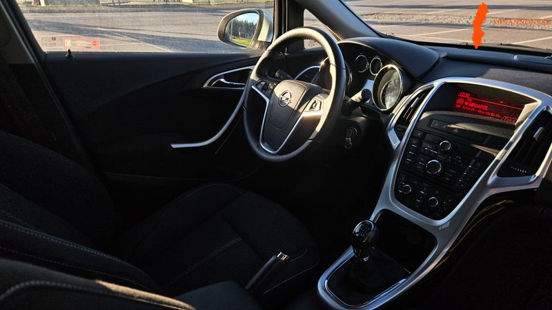 opel-astra-sports-tourer-14t-ecotec-fwd