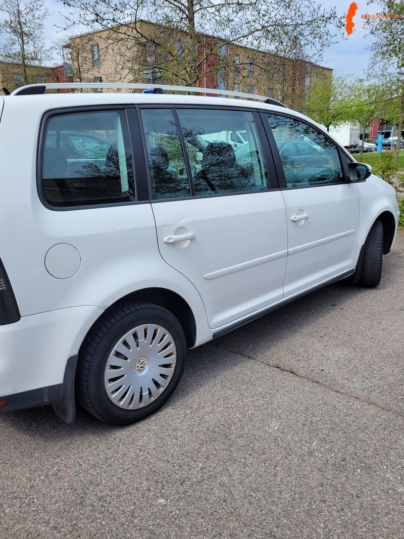 vw-touran-2010-automat