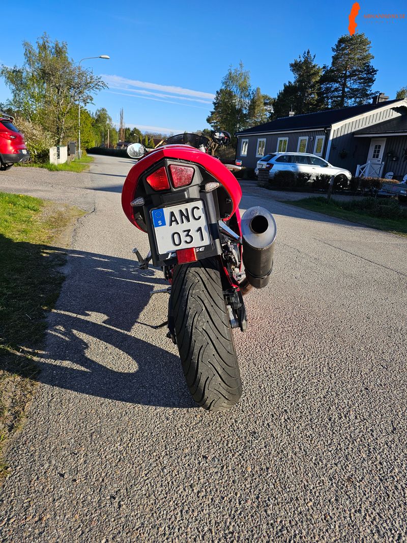 triumph-daytona-650