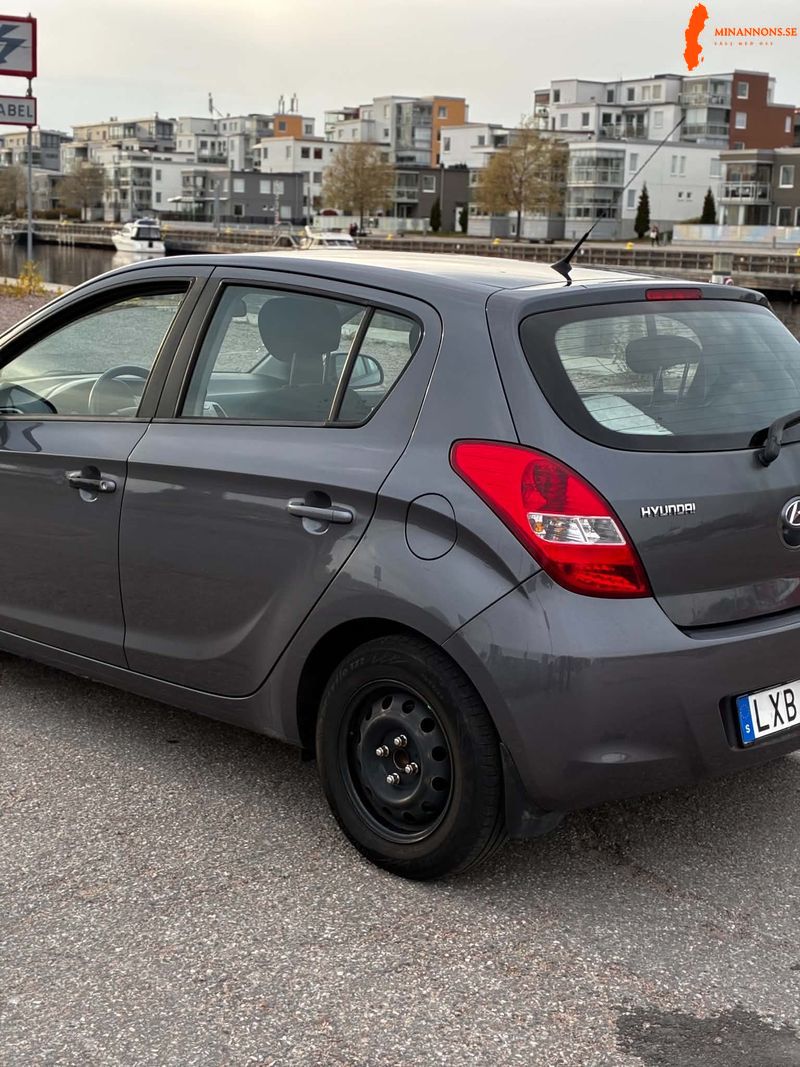 hyundai-i20-2011-nyservad-nybesiktigad-endast-14800mil