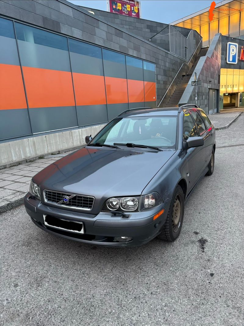 volvo-v40-20-bes-och-skatt-5agaremanuell