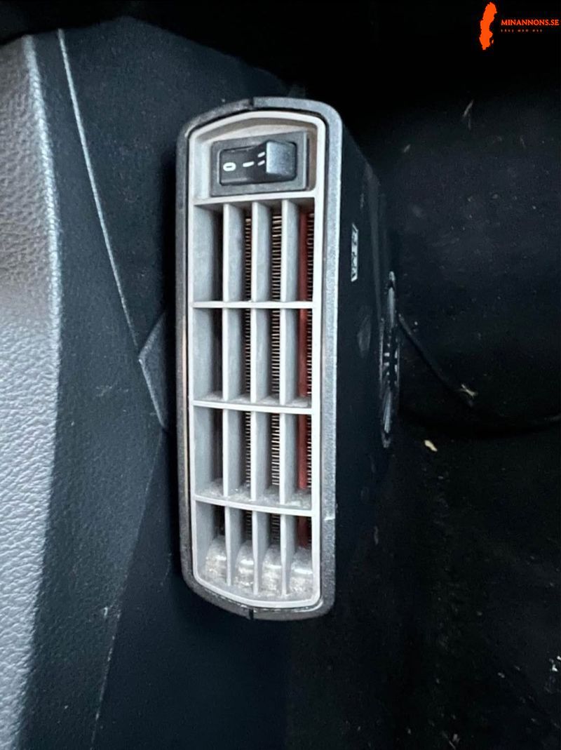 toyota-auris-touring-sports-14-d-4d-manuell-90hk-2013