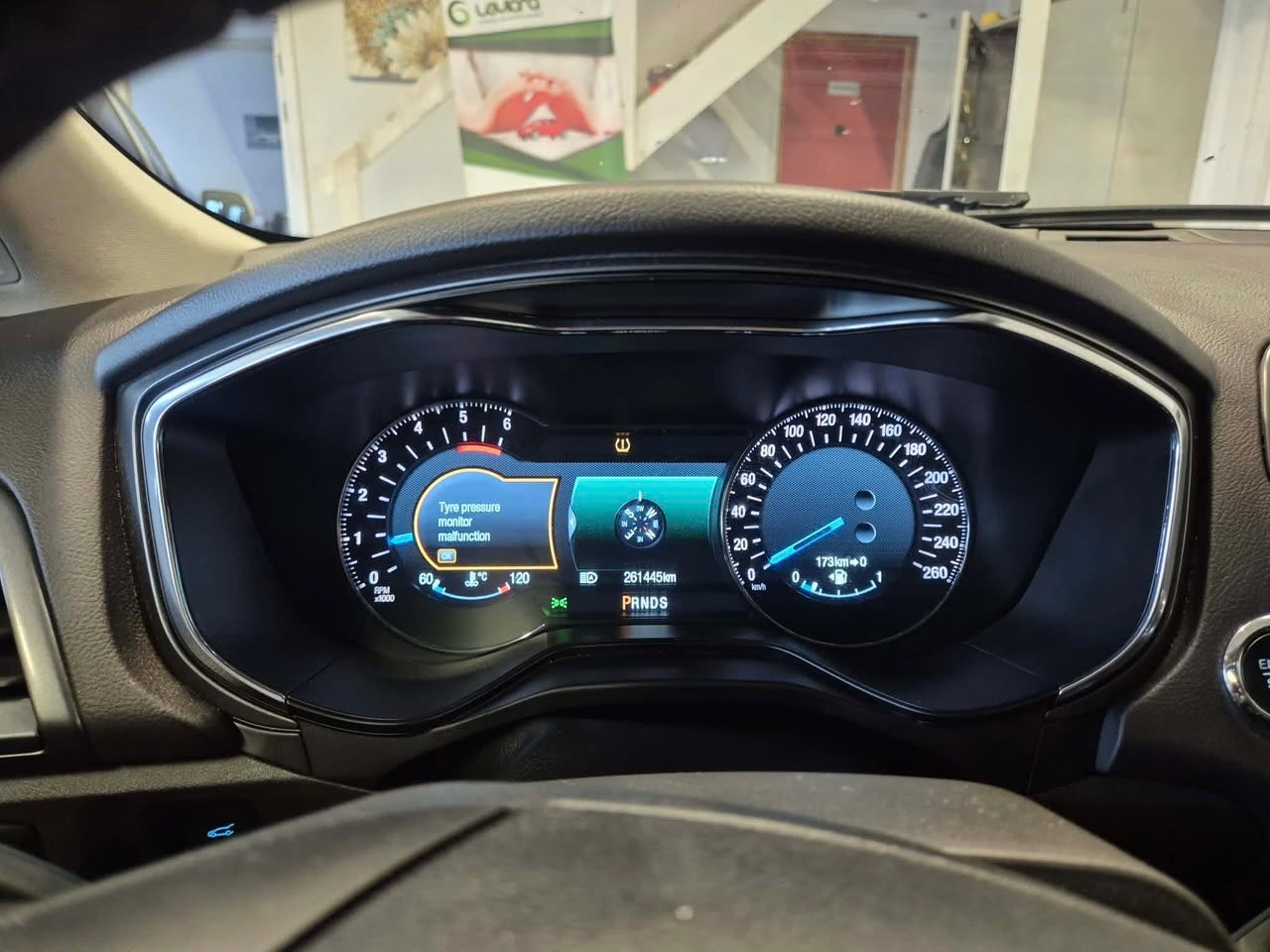 ford-mondeo-kombi-20-tdci-powershift