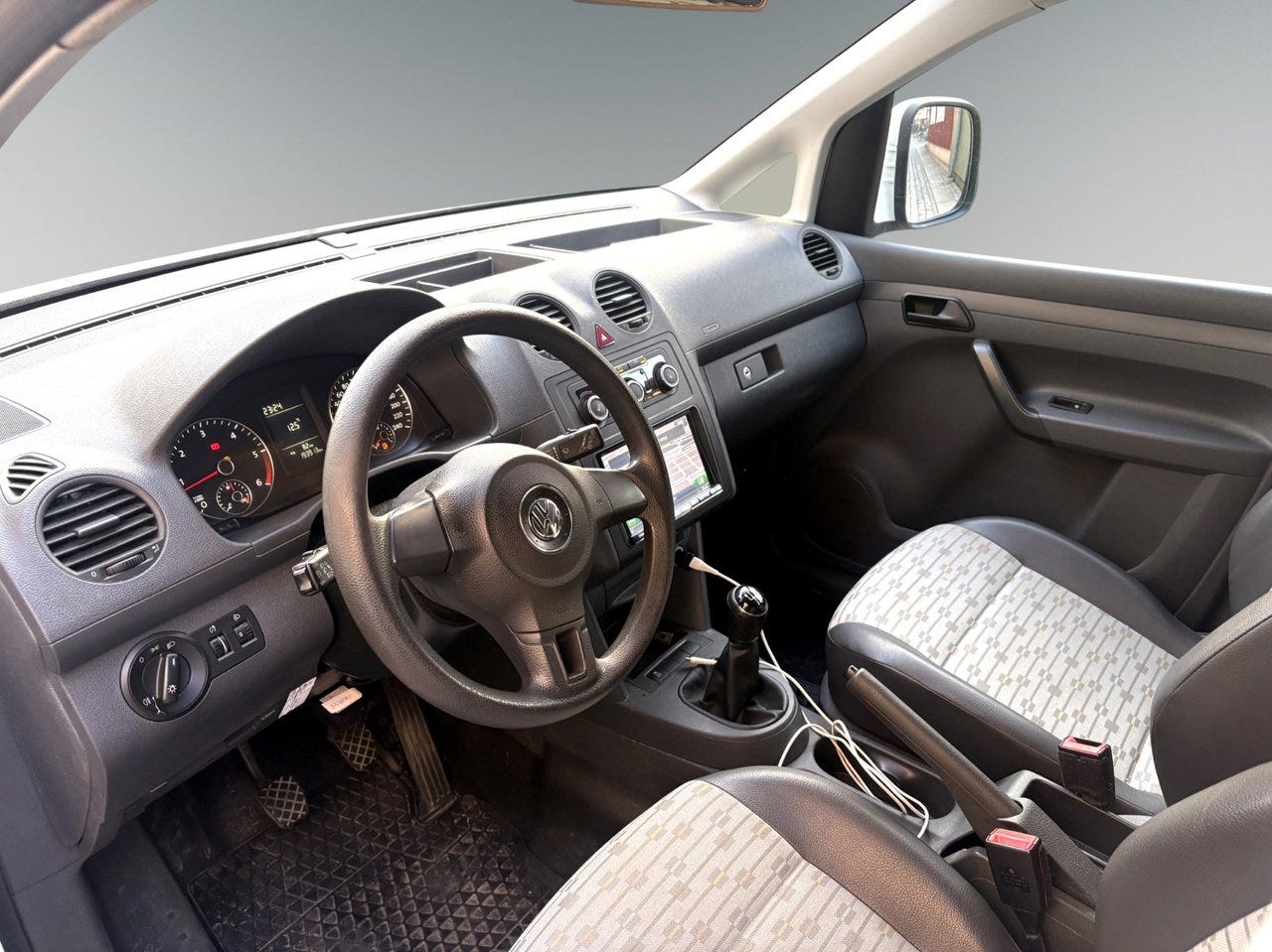 volkswagen-caddy-skapbil-16-tdi-manuell-75hk-2013