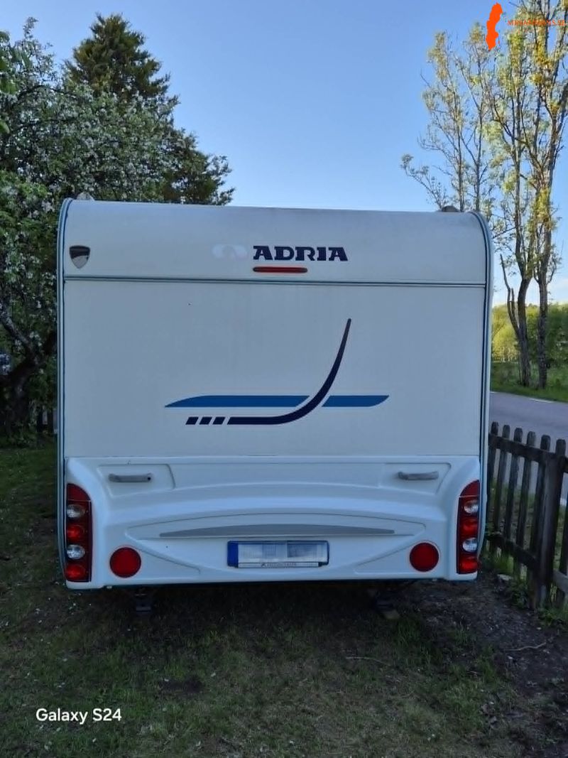 adria-adora-512-ul-alde-fortalt-langbaddar-2009