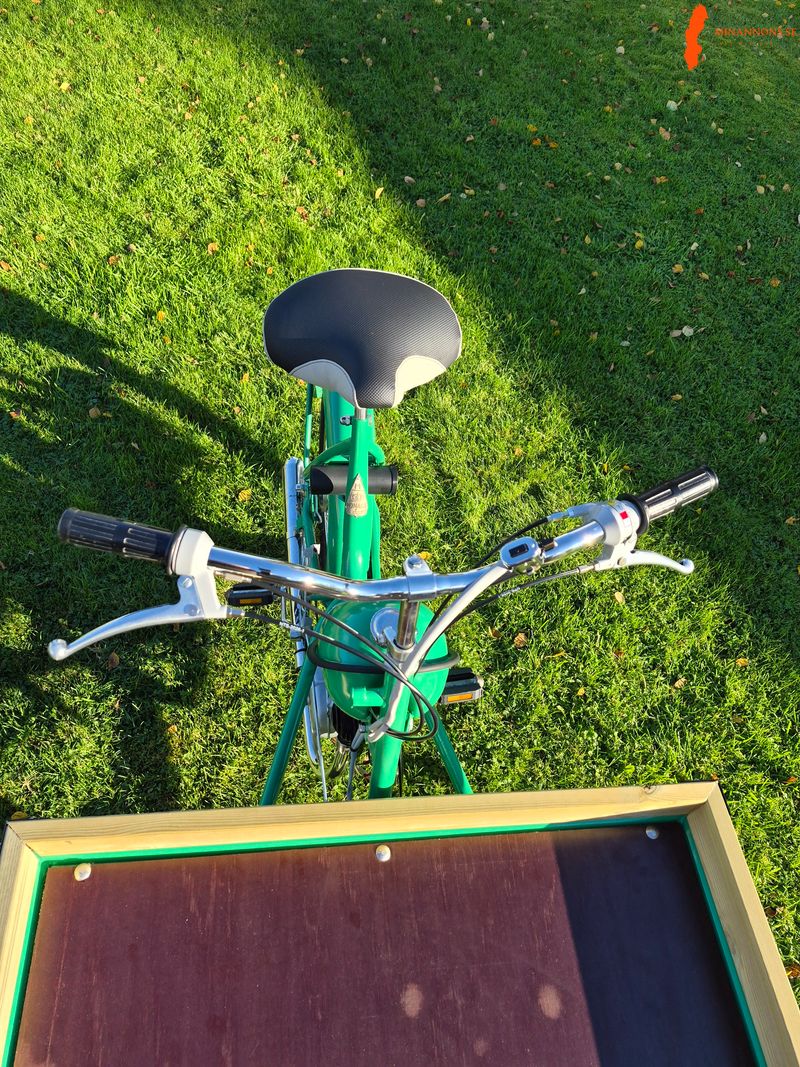 crescent-flakmoped-1189