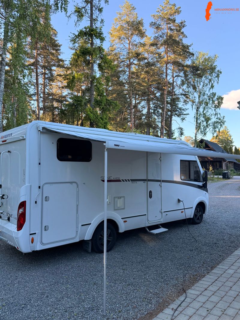 adria-sonic-i-600-sl-langbaddarsolcellerac-bodel