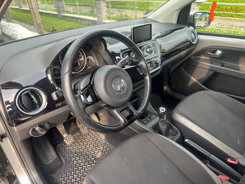volkswagen-up-10-12v-fwd
