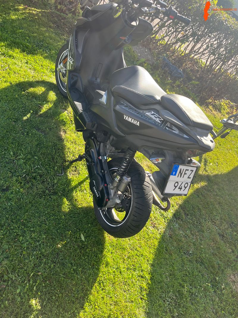 yamaha-aerox-2016-naked