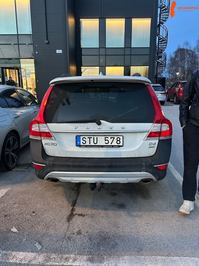 volvo-xc70-momentum-awd