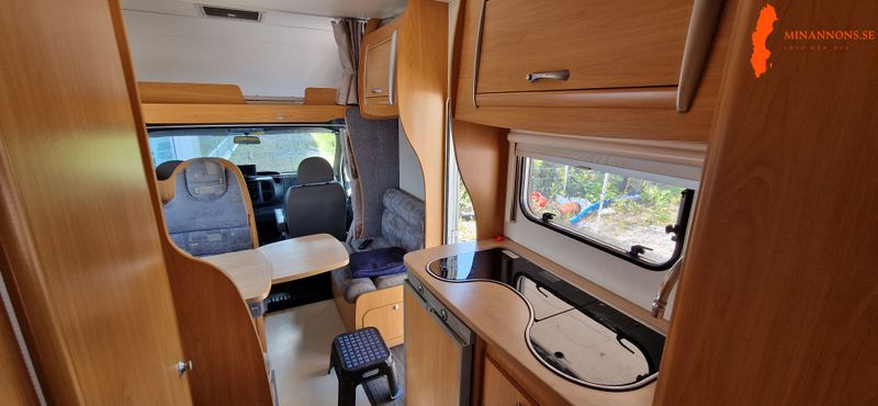 ford-chausson-flash-3-6-baddar-och-6-baltade-platser-lastvikt-710-kg
