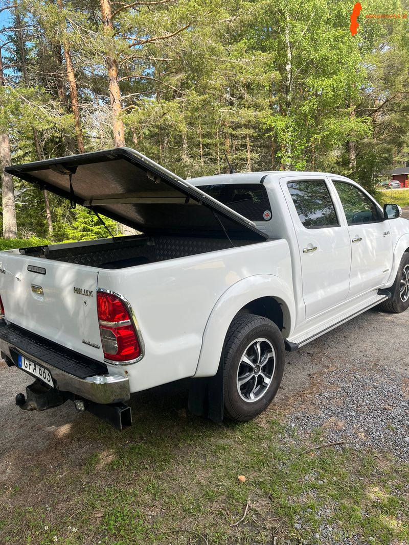 toyota-toyota-hilux-d-cab-30-d-4d-4wd
