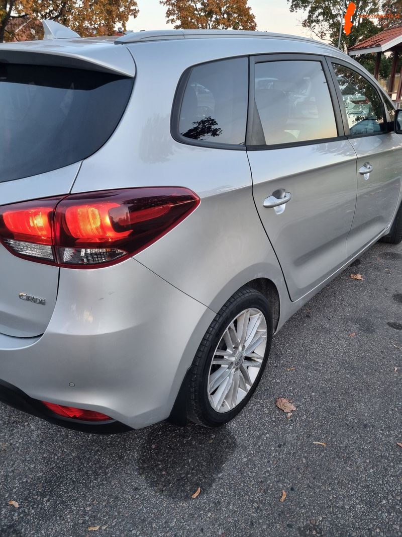 kia-carens-17-crdi-fwd
