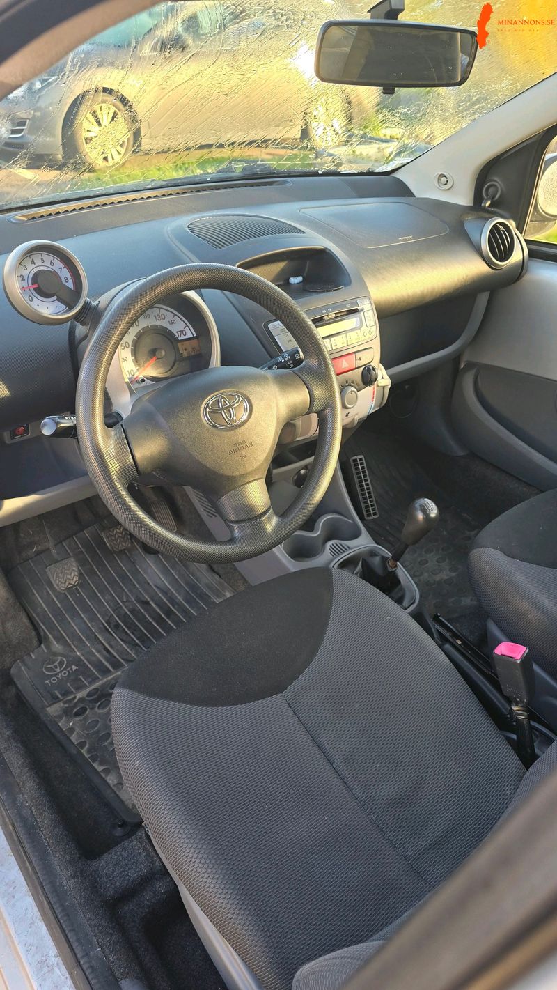 toyota-toyota-aygo-10-12v