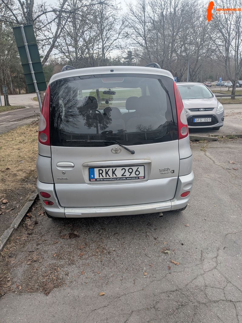 toyota-yaris-2000