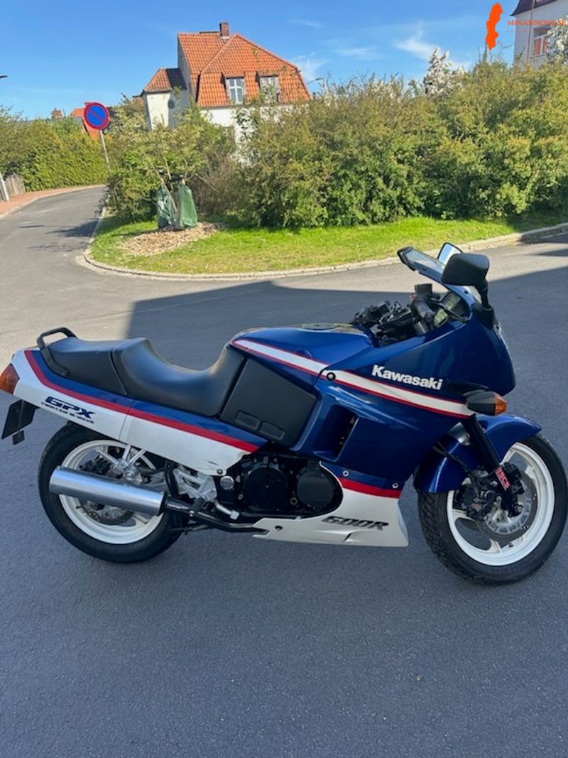 kawasaki-gpx-600r-i-mint-kondition-medfoljer-nya-dack-fram-bak-pirel